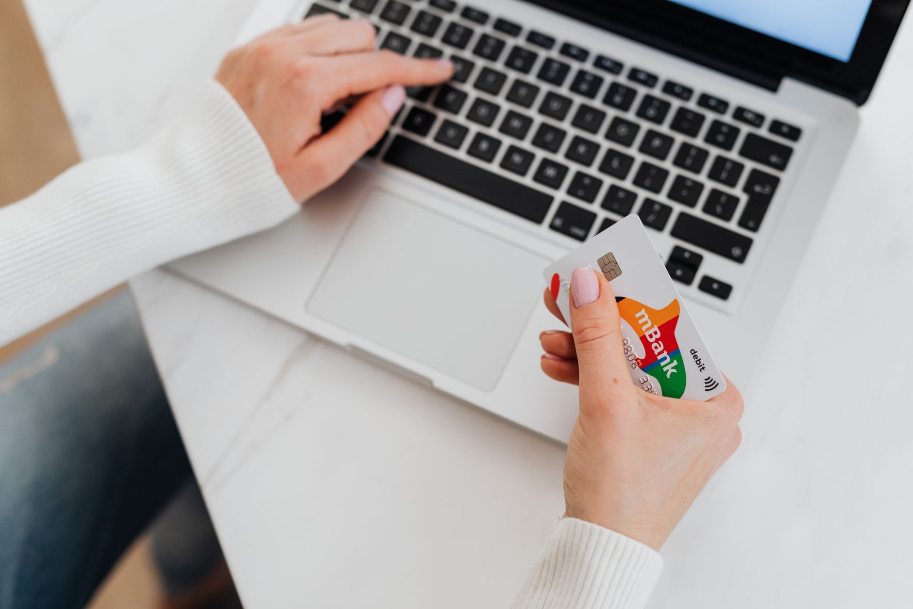 AI-powered phygital banking